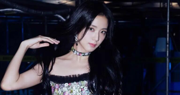 Jisoo自嘲長得像三角飯糰！名列全球第7美女　粉絲一見舊照笑翻